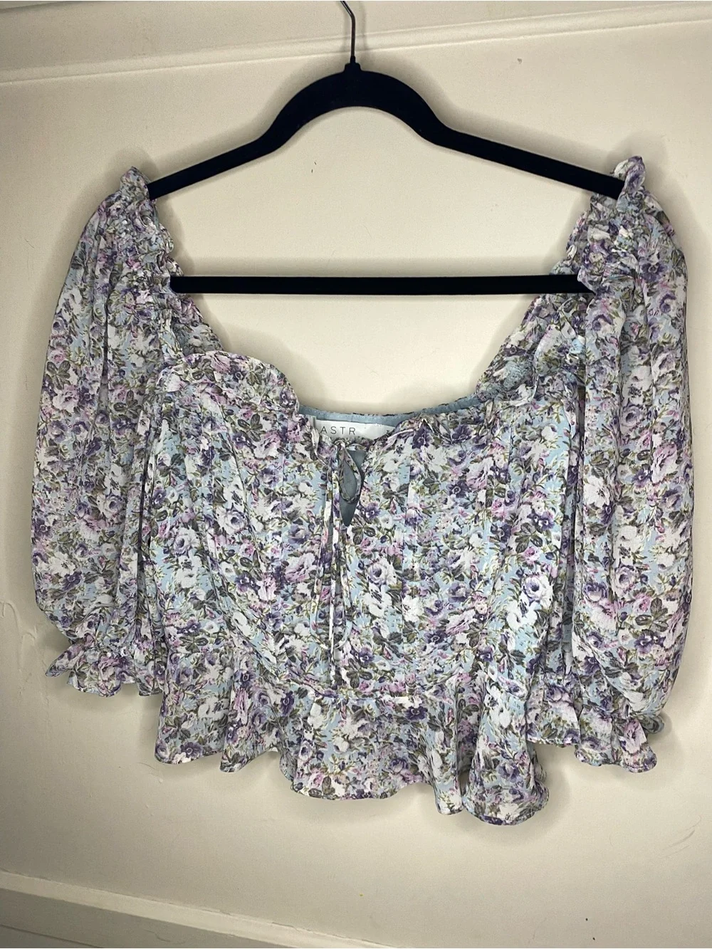 ASTR the Label Floral Puff-Sleeve Smocked Peasant Top - Lavender Gray Floral